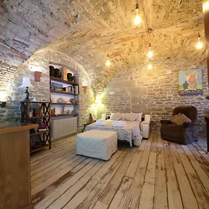  Appartamento In Grotta Nell'alto Mugello A Italia