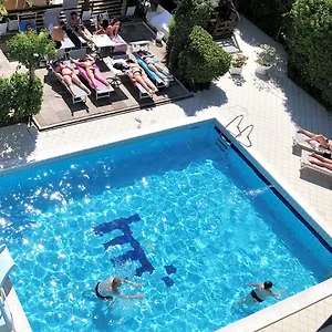 Hotel Marzia Con Piscina, Riccione